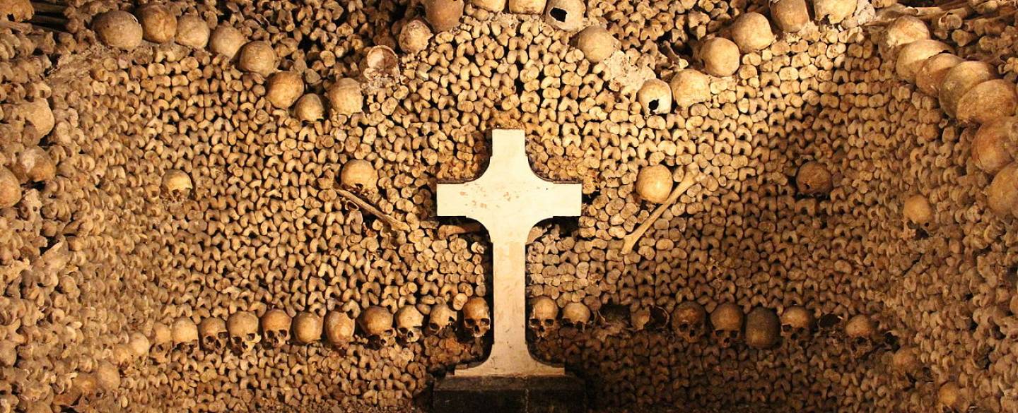 https://mdw-travel-data-us-east-1.s3.amazonaws.com/img/country/France/Paris-Catacombs/img_03.jpg