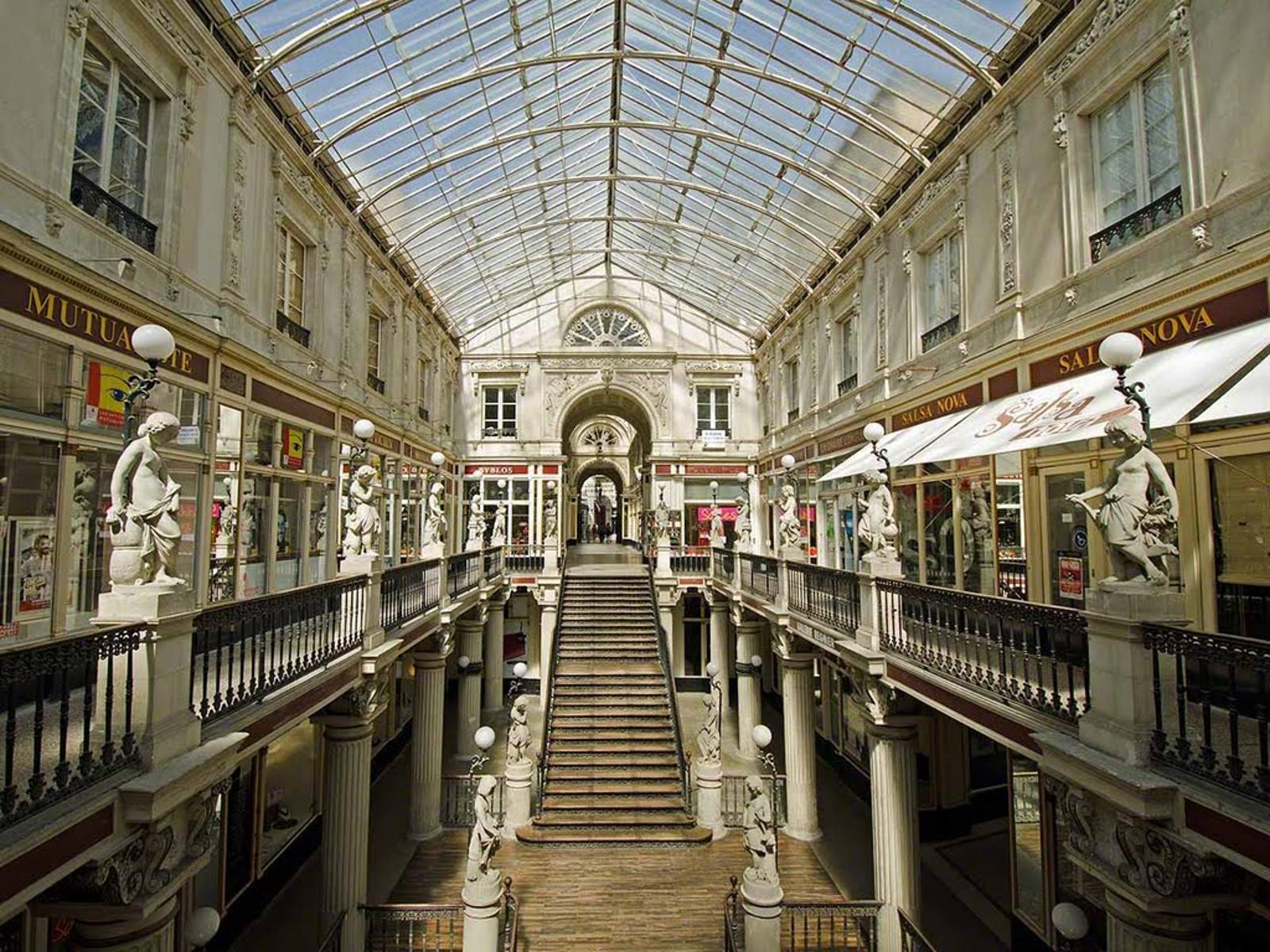 https://mdw-travel-data-us-east-1.s3.amazonaws.com/img/country/France/Passage-Pommeraye/img_01.jpg