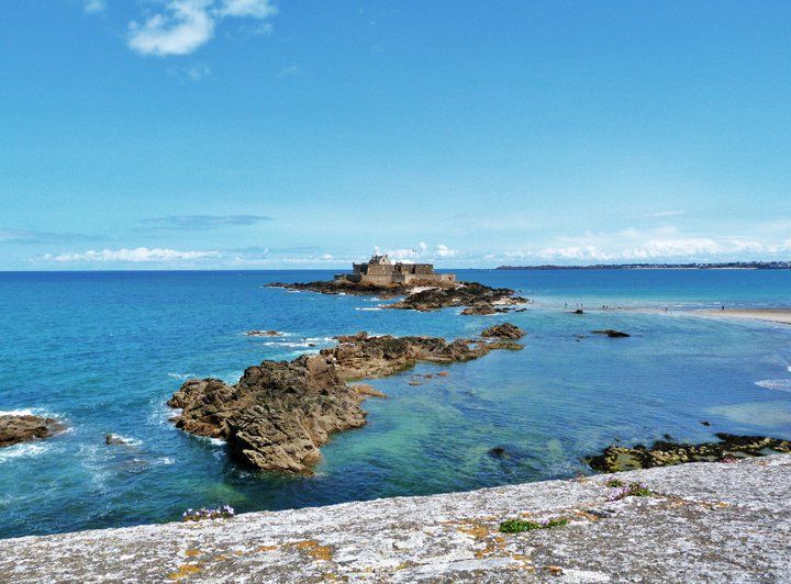 https://mdw-travel-data-us-east-1.s3.amazonaws.com/img/country/France/Petit-Be/img_02.jpg