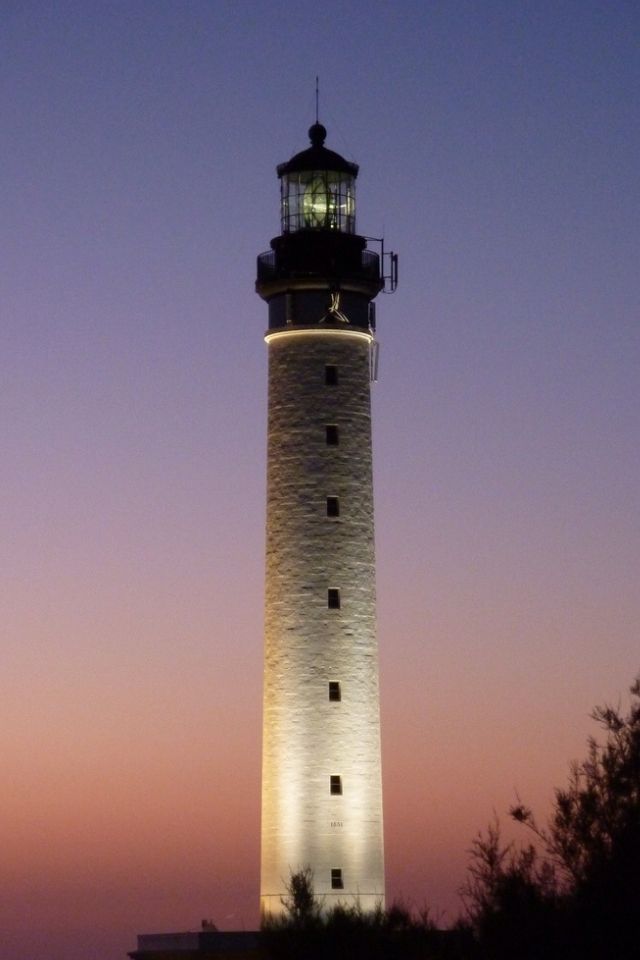 https://mdw-travel-data-us-east-1.s3.amazonaws.com/img/country/France/Phare-de-la-Pointe-Saint-Martin/img_02.jpg