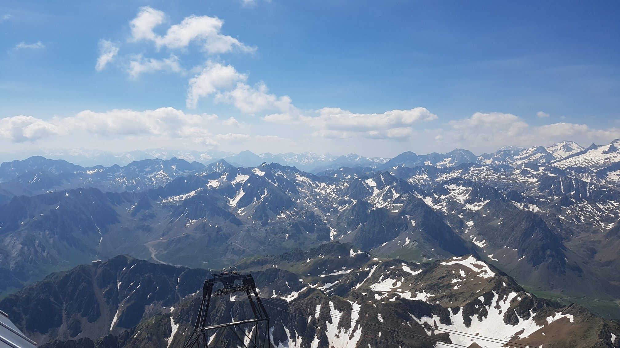 https://mdw-travel-data-us-east-1.s3.amazonaws.com/img/country/France/Pic-du-Midi/img_03.jpg