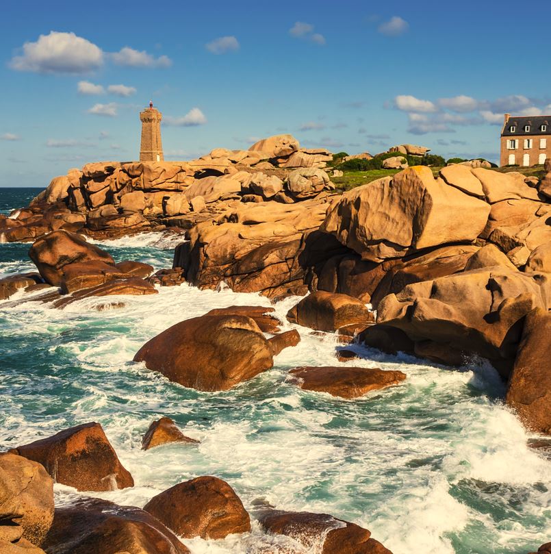 https://mdw-travel-data-us-east-1.s3.amazonaws.com/img/country/France/Pink-Granite-Coast/img_03.jpg