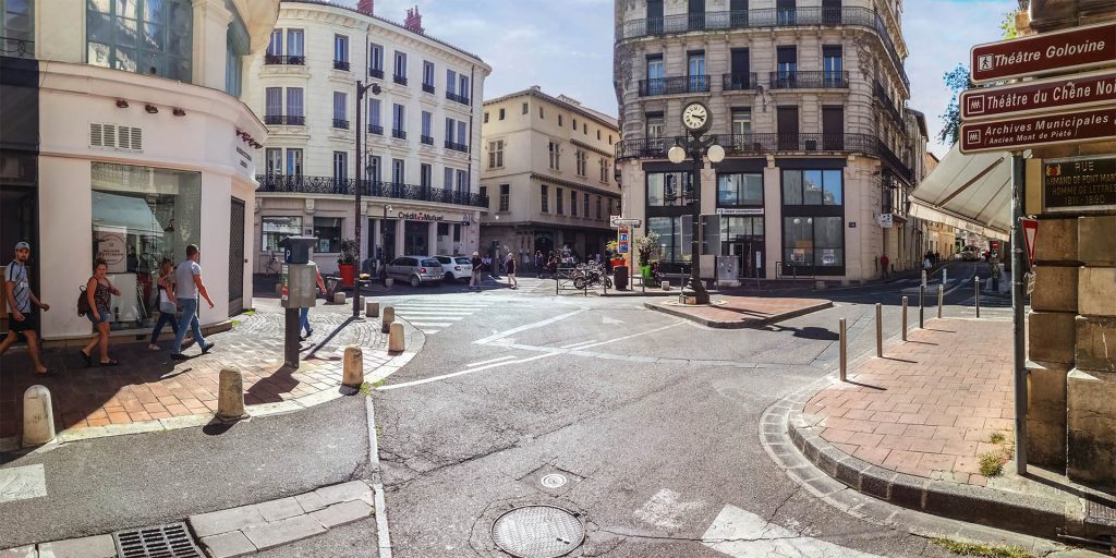 https://mdw-travel-data-us-east-1.s3.amazonaws.com/img/country/France/Place-Carnot/img_05.jpg