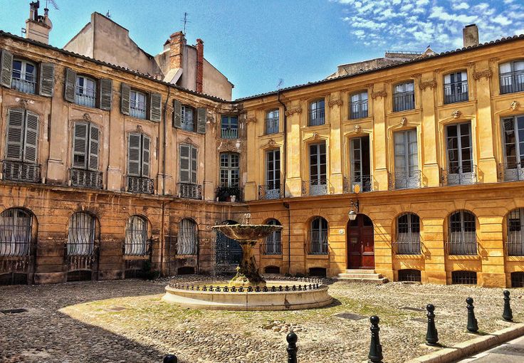 https://mdw-travel-data-us-east-1.s3.amazonaws.com/img/country/France/Place-dAlbertas/img_02.jpg