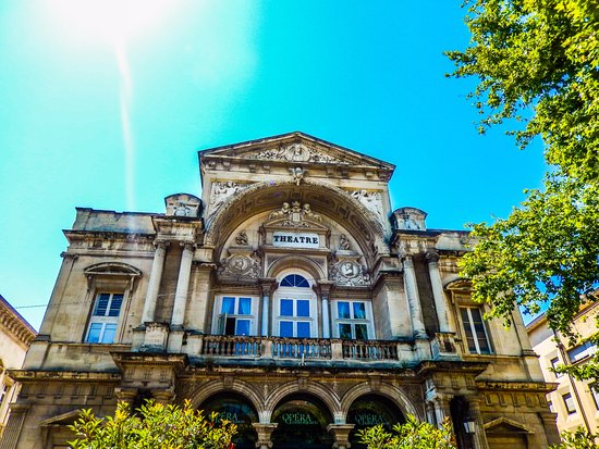 https://mdw-travel-data-us-east-1.s3.amazonaws.com/img/country/France/Place-de-lHorloge/img_00.jpg