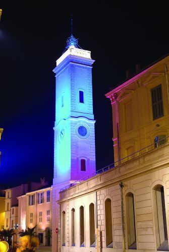 https://mdw-travel-data-us-east-1.s3.amazonaws.com/img/country/France/Place-de-lHorloge/img_05.jpg