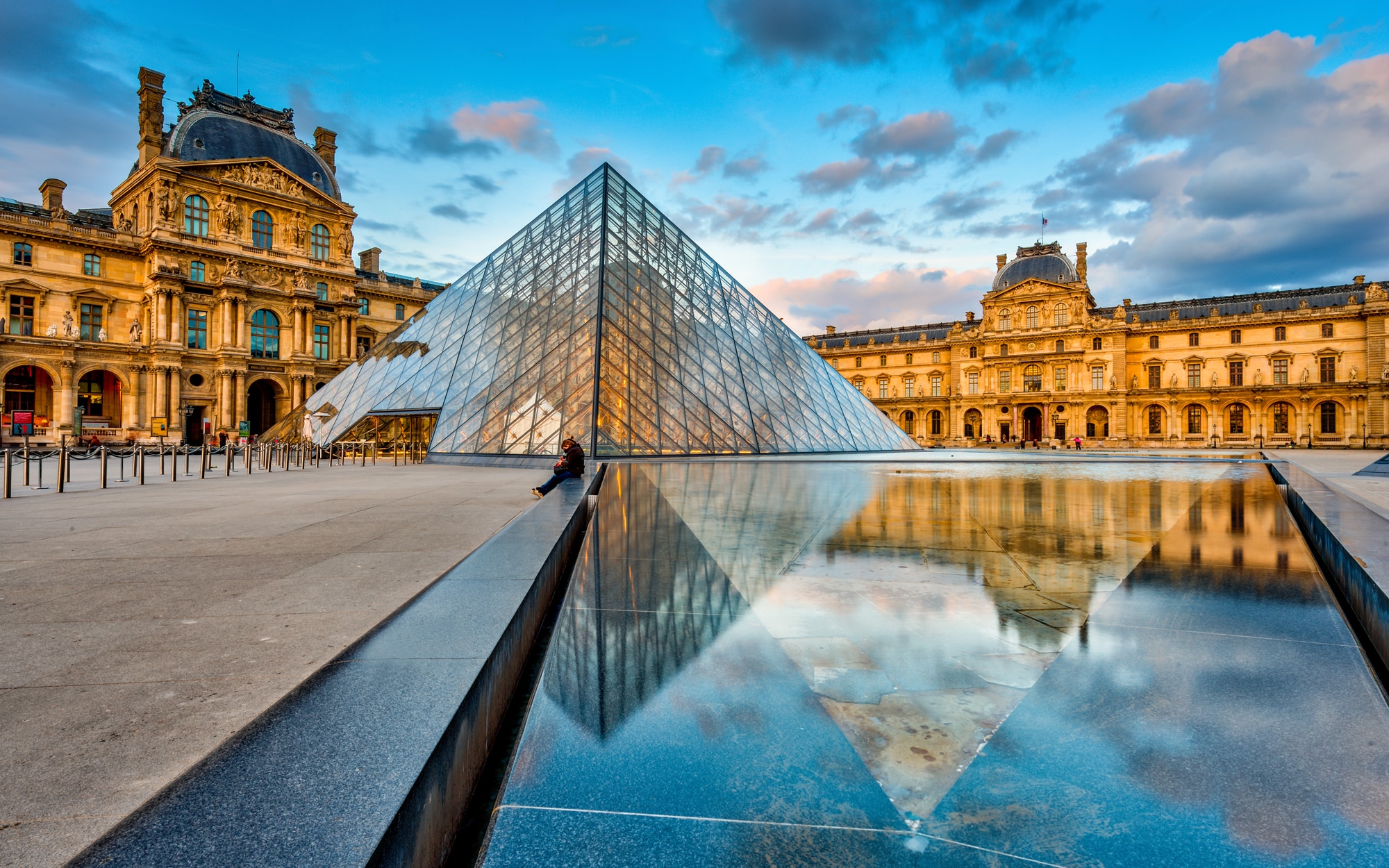 https://mdw-travel-data-us-east-1.s3.amazonaws.com/img/country/France/Place-de-la-Liberation/img_00.jpg