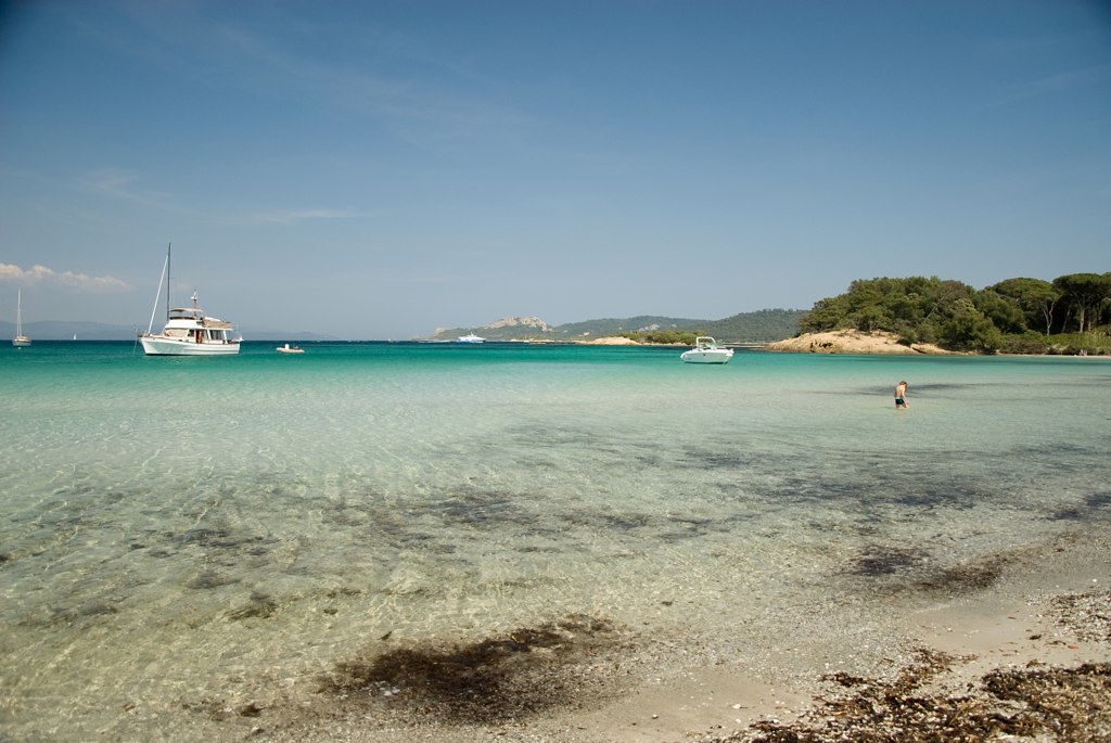 https://mdw-travel-data-us-east-1.s3.amazonaws.com/img/country/France/Plage-dArgent/img_05.jpg