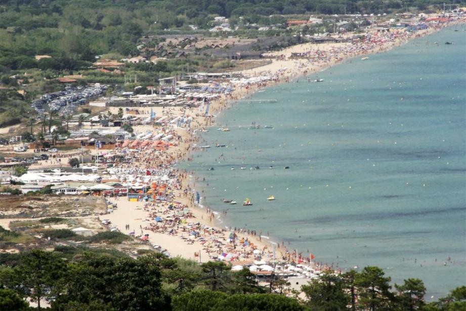 https://mdw-travel-data-us-east-1.s3.amazonaws.com/img/country/France/Plage-de-Pampelonne/img_02.jpg