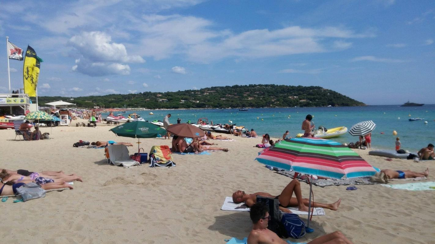 https://mdw-travel-data-us-east-1.s3.amazonaws.com/img/country/France/Plage-de-Pampelonne/img_04.jpg