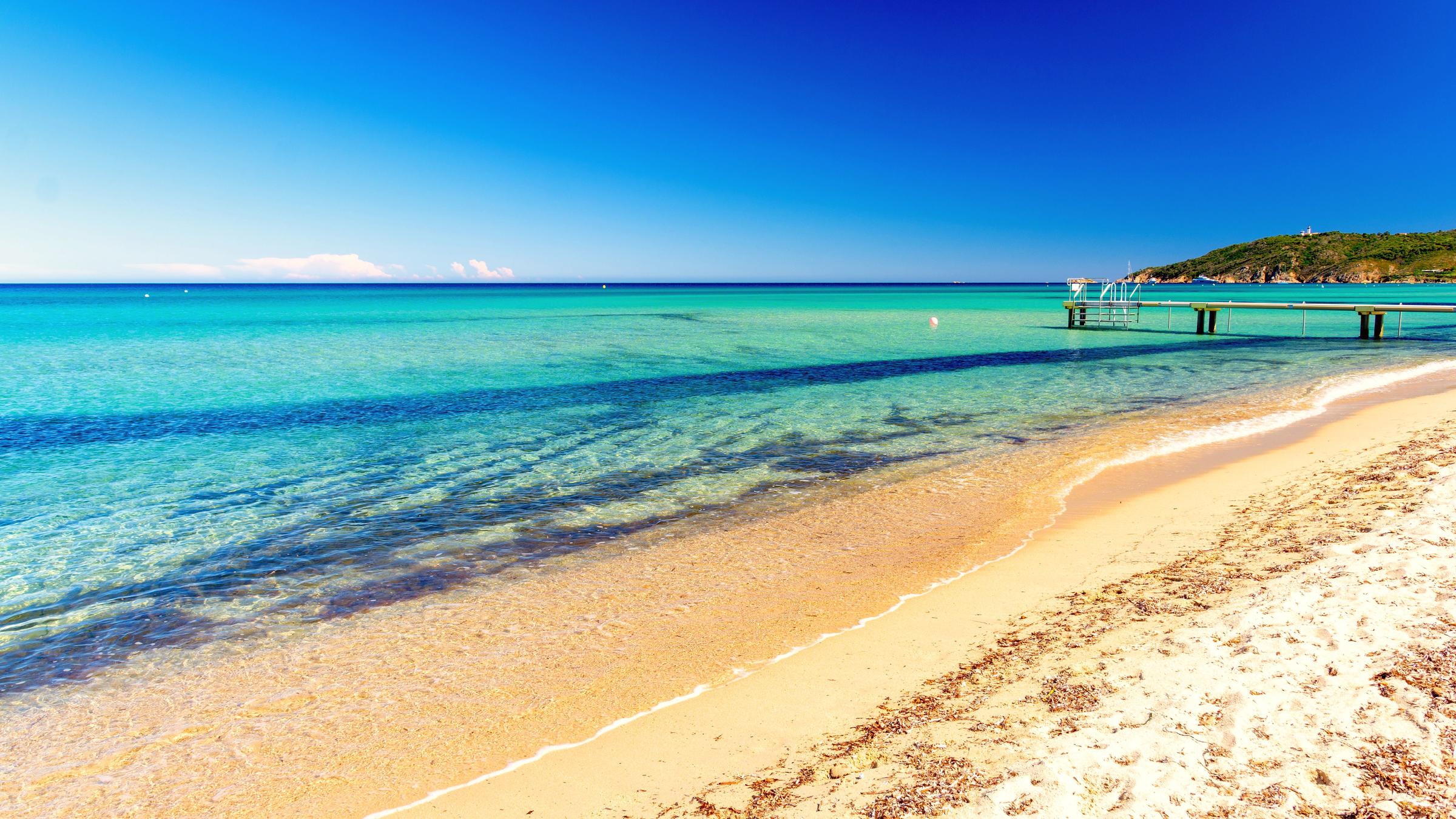 https://mdw-travel-data-us-east-1.s3.amazonaws.com/img/country/France/Plage-de-Pampelonne/img_05.jpg
