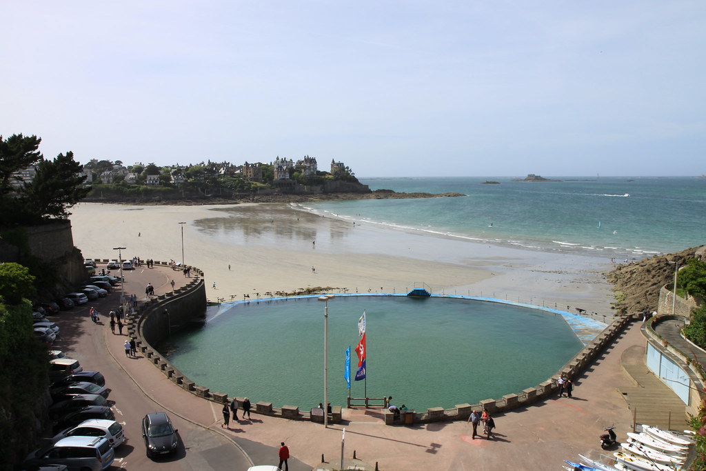 https://mdw-travel-data-us-east-1.s3.amazonaws.com/img/country/France/Plage-de-lEcluse/img_01.jpg