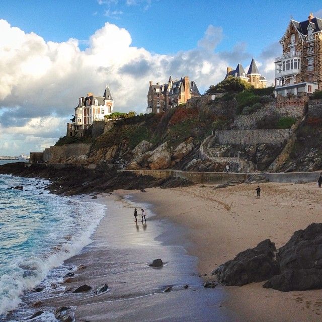 https://mdw-travel-data-us-east-1.s3.amazonaws.com/img/country/France/Plage-de-lEcluse/img_05.jpg
