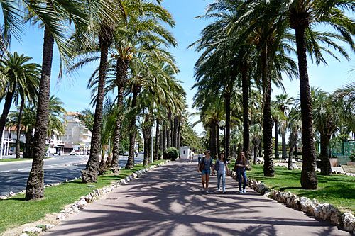 https://mdw-travel-data-us-east-1.s3.amazonaws.com/img/country/France/Plage-de-la-Croisette/img_01.jpg