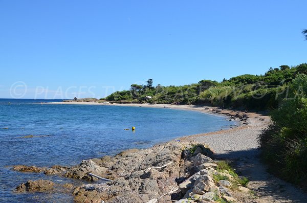https://mdw-travel-data-us-east-1.s3.amazonaws.com/img/country/France/Plage-de-la-Moutte/img_01.jpg