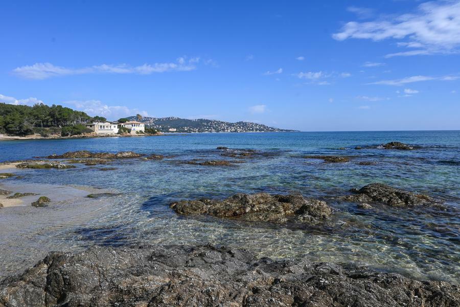 https://mdw-travel-data-us-east-1.s3.amazonaws.com/img/country/France/Plage-de-la-Nartelle/img_04.jpg