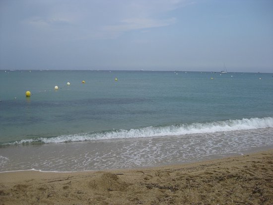 https://mdw-travel-data-us-east-1.s3.amazonaws.com/img/country/France/Plage-de-la-Nartelle/img_05.jpg
