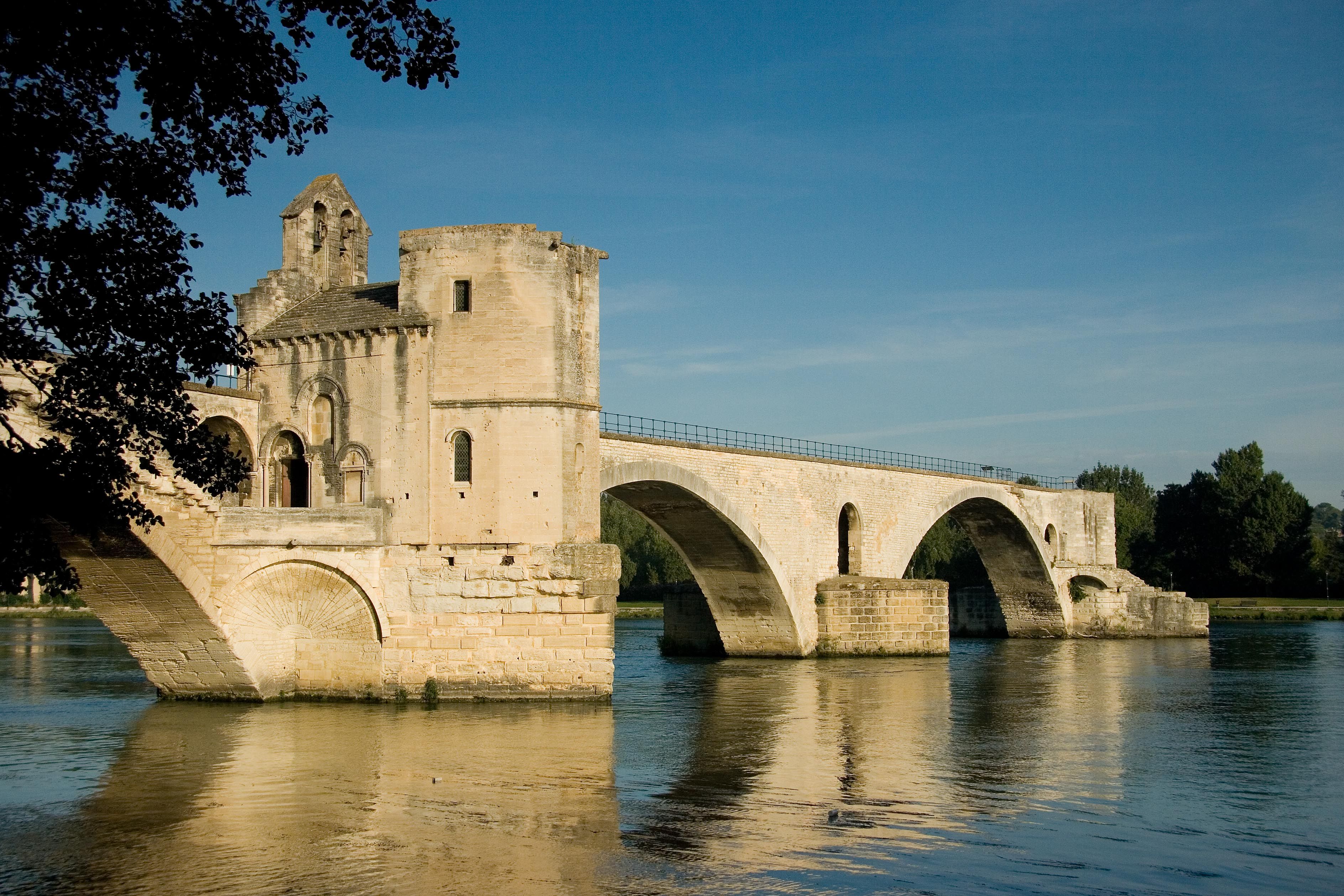 https://mdw-travel-data-us-east-1.s3.amazonaws.com/img/country/France/Pont-Saint-Benezet/img_01.jpg