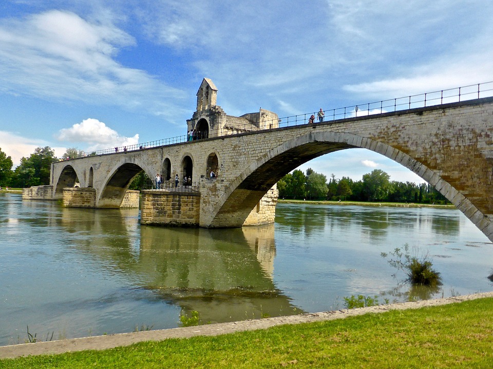 https://mdw-travel-data-us-east-1.s3.amazonaws.com/img/country/France/Pont-dAvignon/img_00.jpg