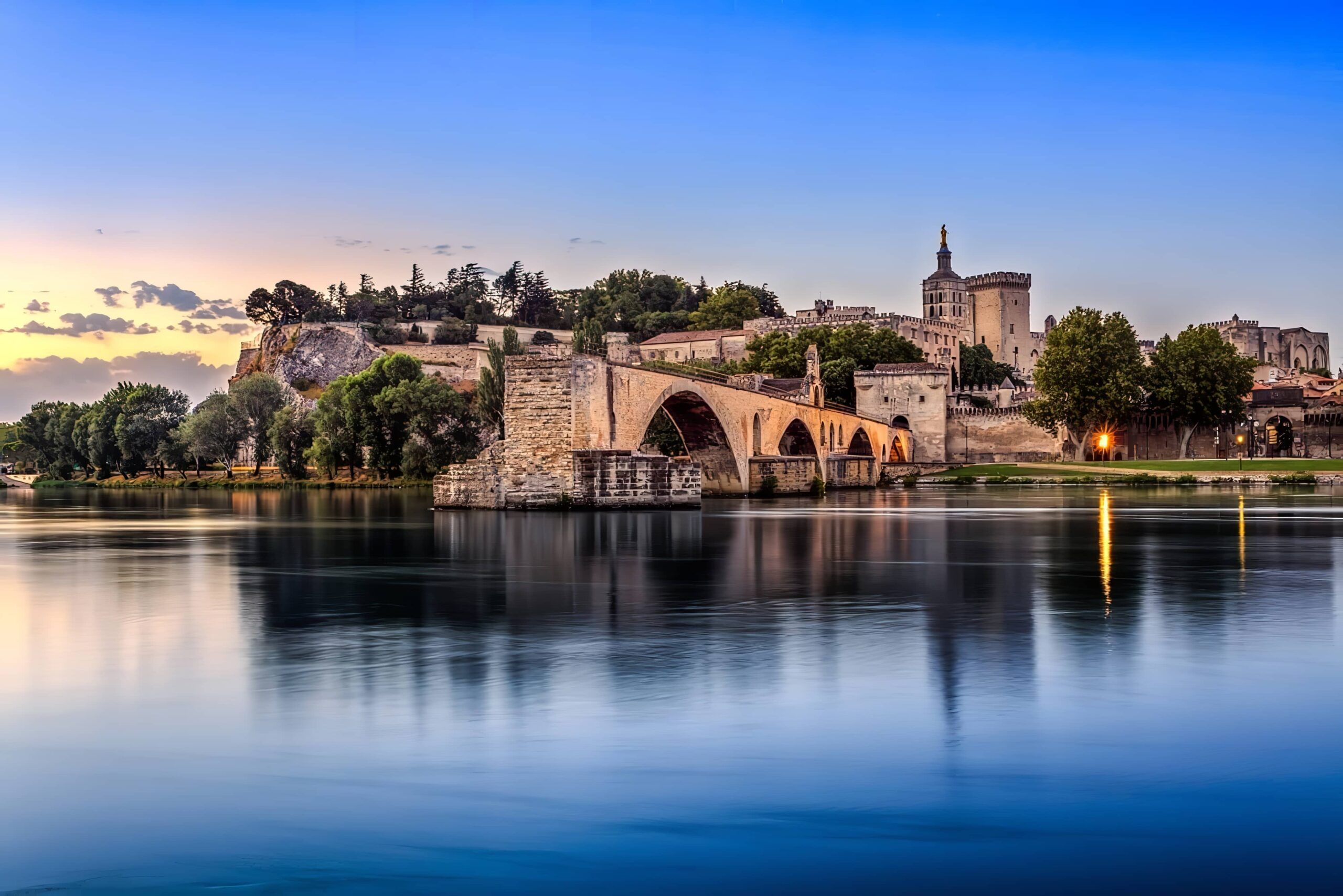 https://mdw-travel-data-us-east-1.s3.amazonaws.com/img/country/France/Pont-dAvignon/img_03.jpg