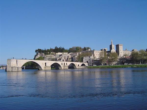 https://mdw-travel-data-us-east-1.s3.amazonaws.com/img/country/France/Pont-dAvignon/img_05.jpg