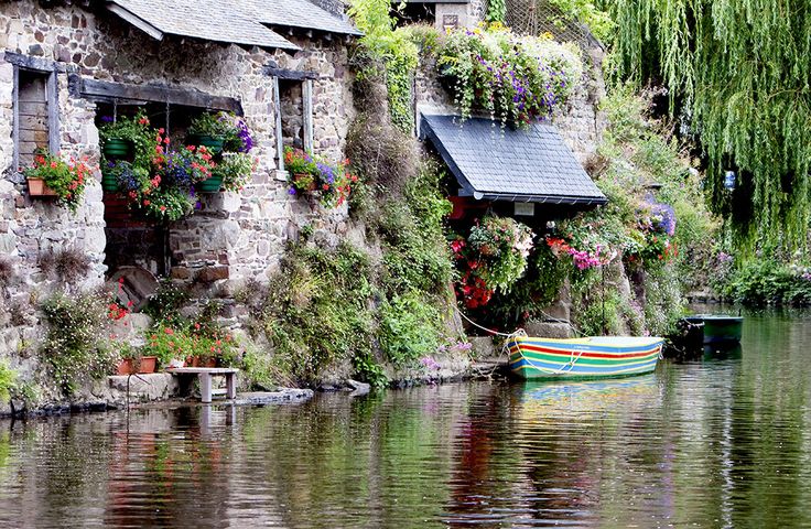 https://mdw-travel-data-us-east-1.s3.amazonaws.com/img/country/France/Pontrieux/img_03.jpg