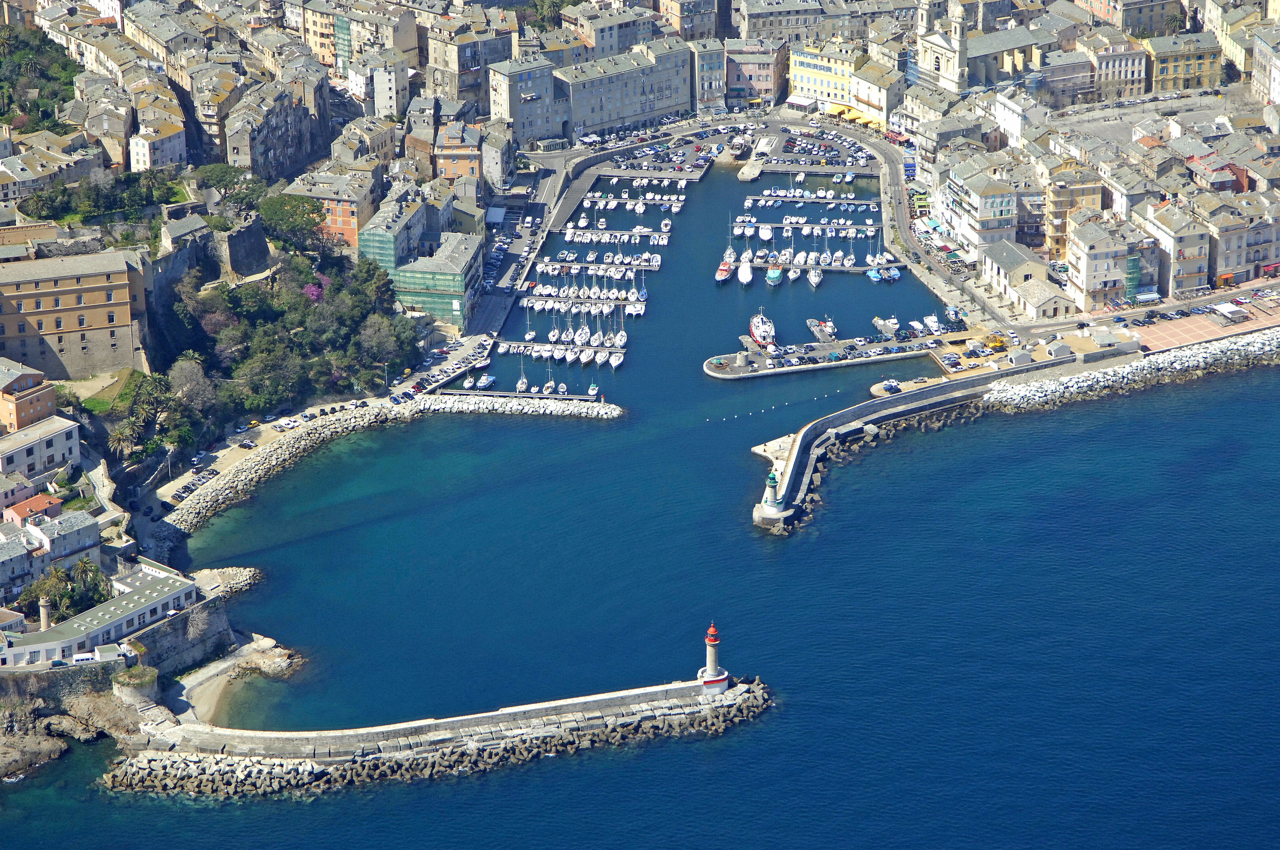 https://mdw-travel-data-us-east-1.s3.amazonaws.com/img/country/France/Port-de-Bastia/img_00.jpg