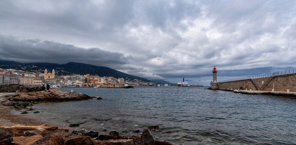 https://mdw-travel-data-us-east-1.s3.amazonaws.com/img/country/France/Port-de-Bastia/img_01.jpg