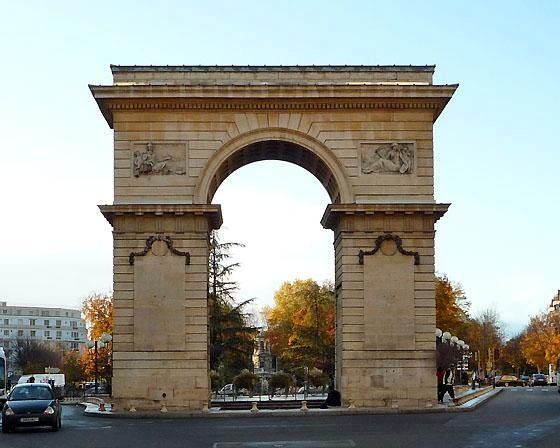 https://mdw-travel-data-us-east-1.s3.amazonaws.com/img/country/France/Porte-Guillaume/img_04.jpg