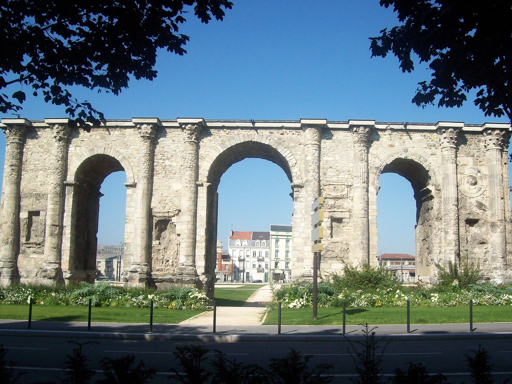 https://mdw-travel-data-us-east-1.s3.amazonaws.com/img/country/France/Porte-Mars/img_01.jpg