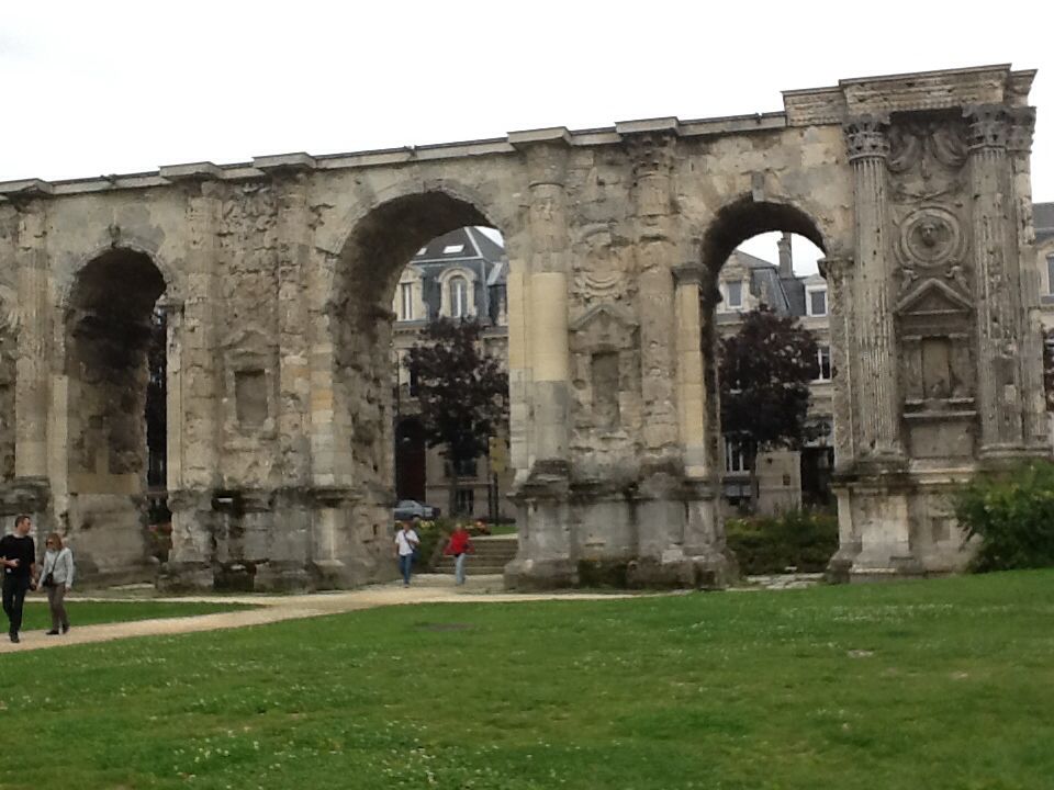 https://mdw-travel-data-us-east-1.s3.amazonaws.com/img/country/France/Porte-Mars/img_03.jpg