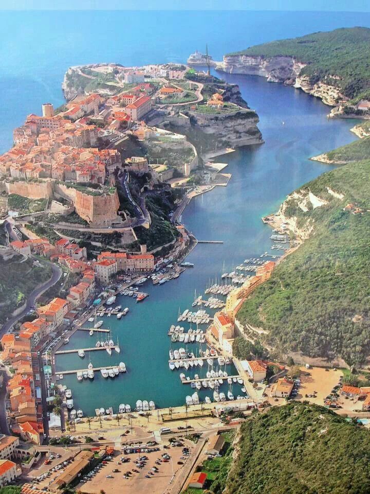 https://mdw-travel-data-us-east-1.s3.amazonaws.com/img/country/France/Porto-Vecchio/img_01.jpg