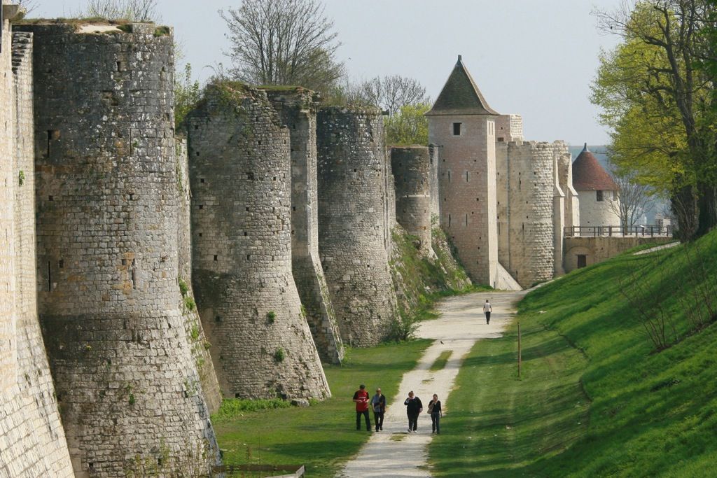 https://mdw-travel-data-us-east-1.s3.amazonaws.com/img/country/France/Provins---Medieval-Town/img_02.jpg