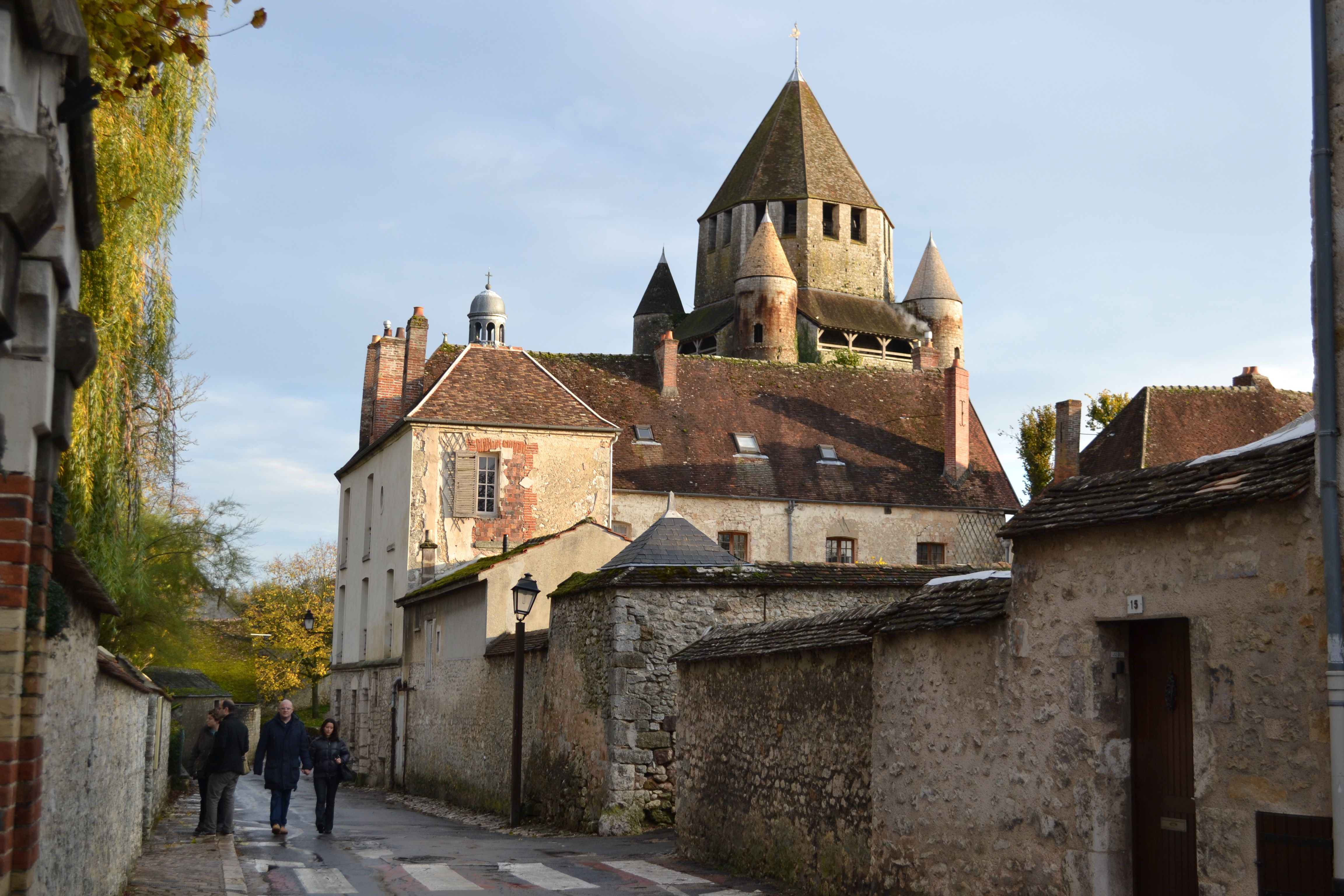 https://mdw-travel-data-us-east-1.s3.amazonaws.com/img/country/France/Provins---Medieval-Town/img_03.jpg