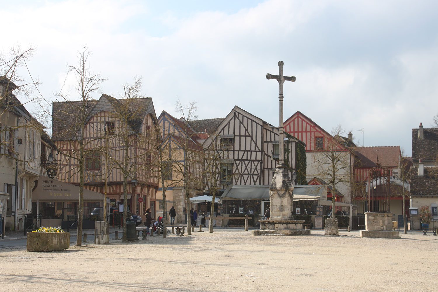 https://mdw-travel-data-us-east-1.s3.amazonaws.com/img/country/France/Provins-Medieval-Town/img_00.jpg