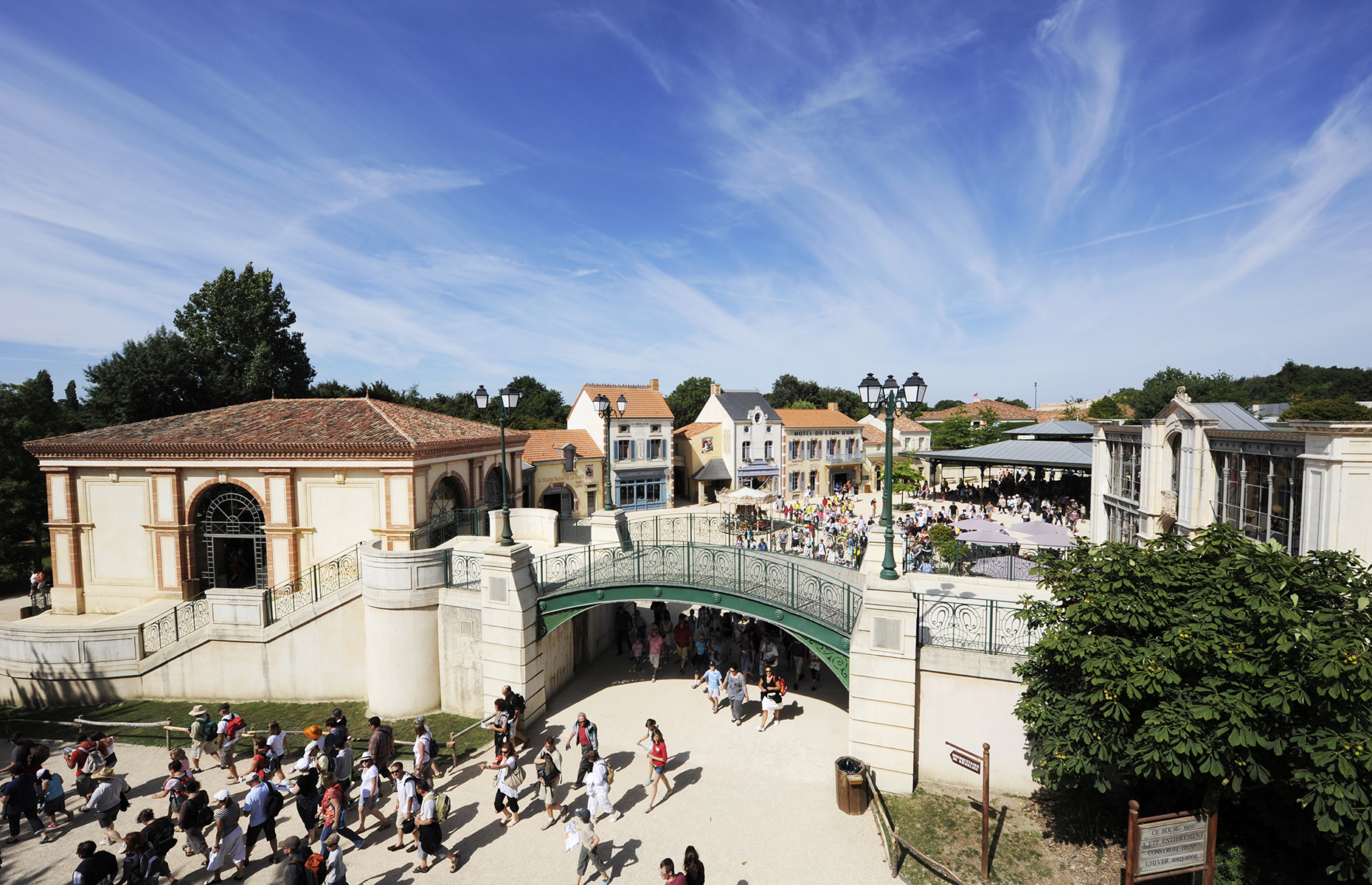 https://mdw-travel-data-us-east-1.s3.amazonaws.com/img/country/France/Puy-du-Fou/img_02.jpg
