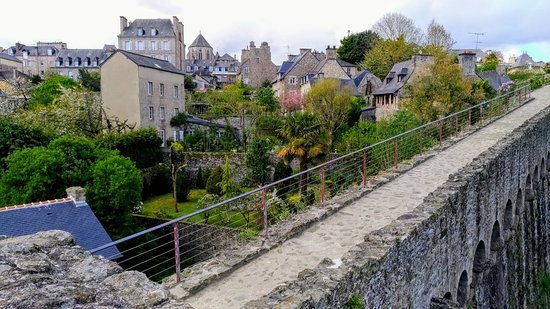https://mdw-travel-data-us-east-1.s3.amazonaws.com/img/country/France/Remparts-de-Dinan/img_02.jpg