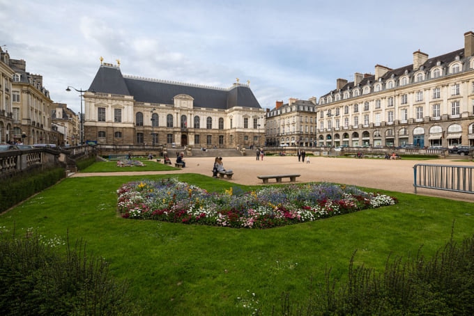https://mdw-travel-data-us-east-1.s3.amazonaws.com/img/country/France/Rennes-Grand-Mosque/img_02.jpg