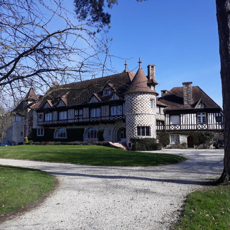 https://mdw-travel-data-us-east-1.s3.amazonaws.com/img/country/France/Reserve-de-Beaumarchais/img_02.jpg