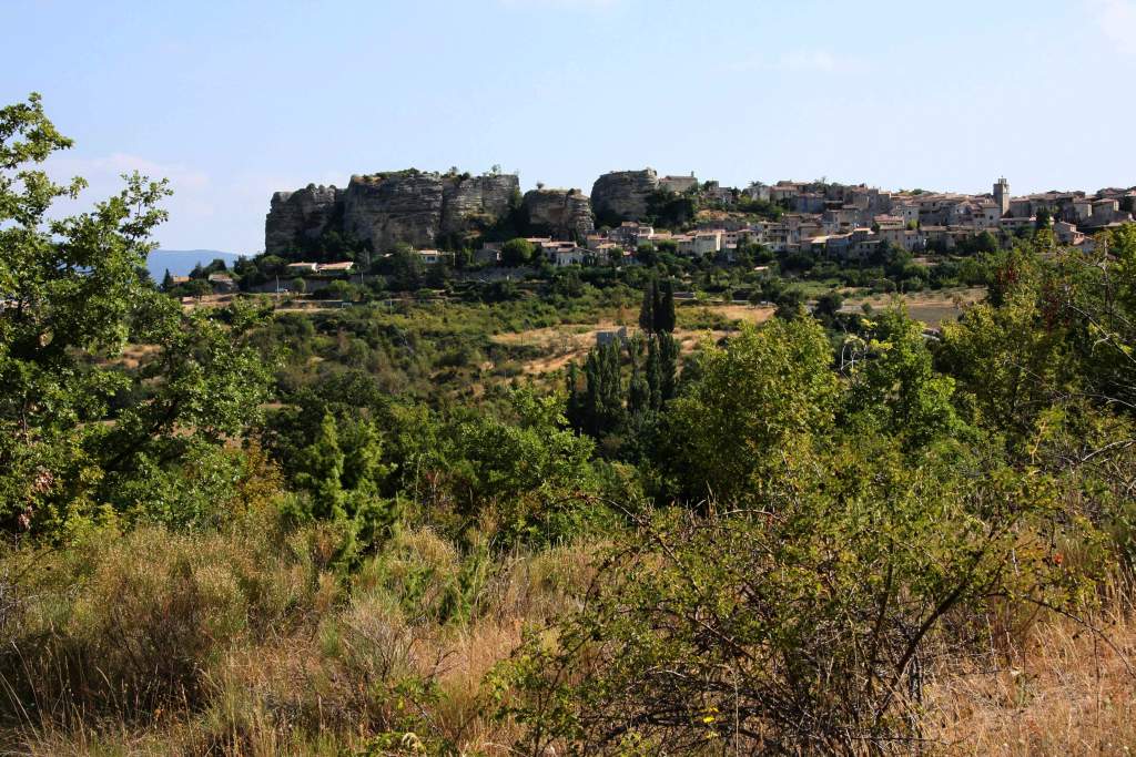 https://mdw-travel-data-us-east-1.s3.amazonaws.com/img/country/France/Rocher-de-Saignon/img_02.jpg