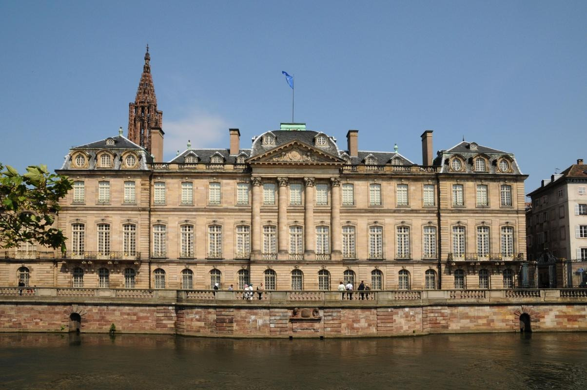 https://mdw-travel-data-us-east-1.s3.amazonaws.com/img/country/France/Rohan-Palace/img_01.jpg