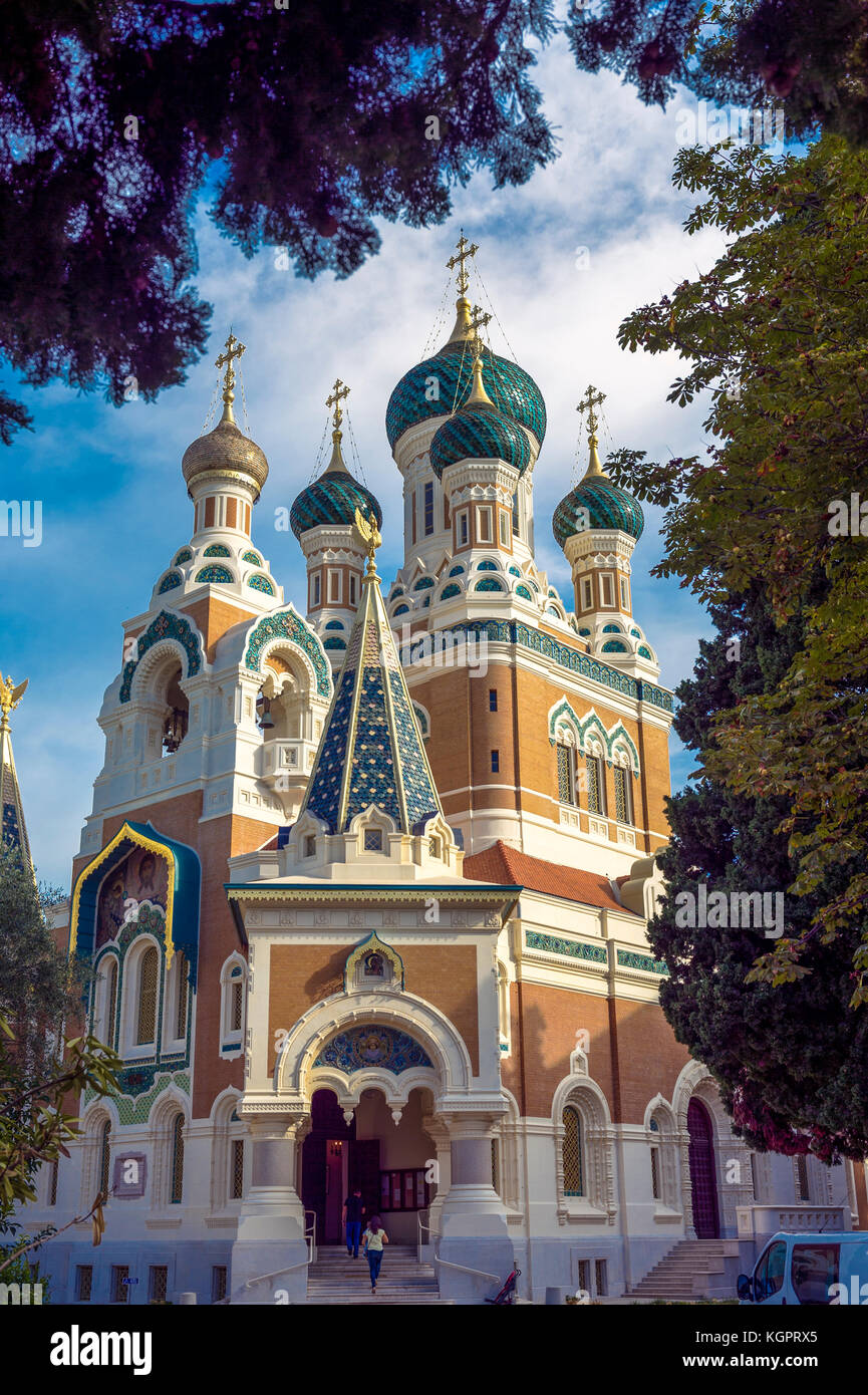 https://mdw-travel-data-us-east-1.s3.amazonaws.com/img/country/France/Russian-Orthodox-Cathedral/img_03.jpg