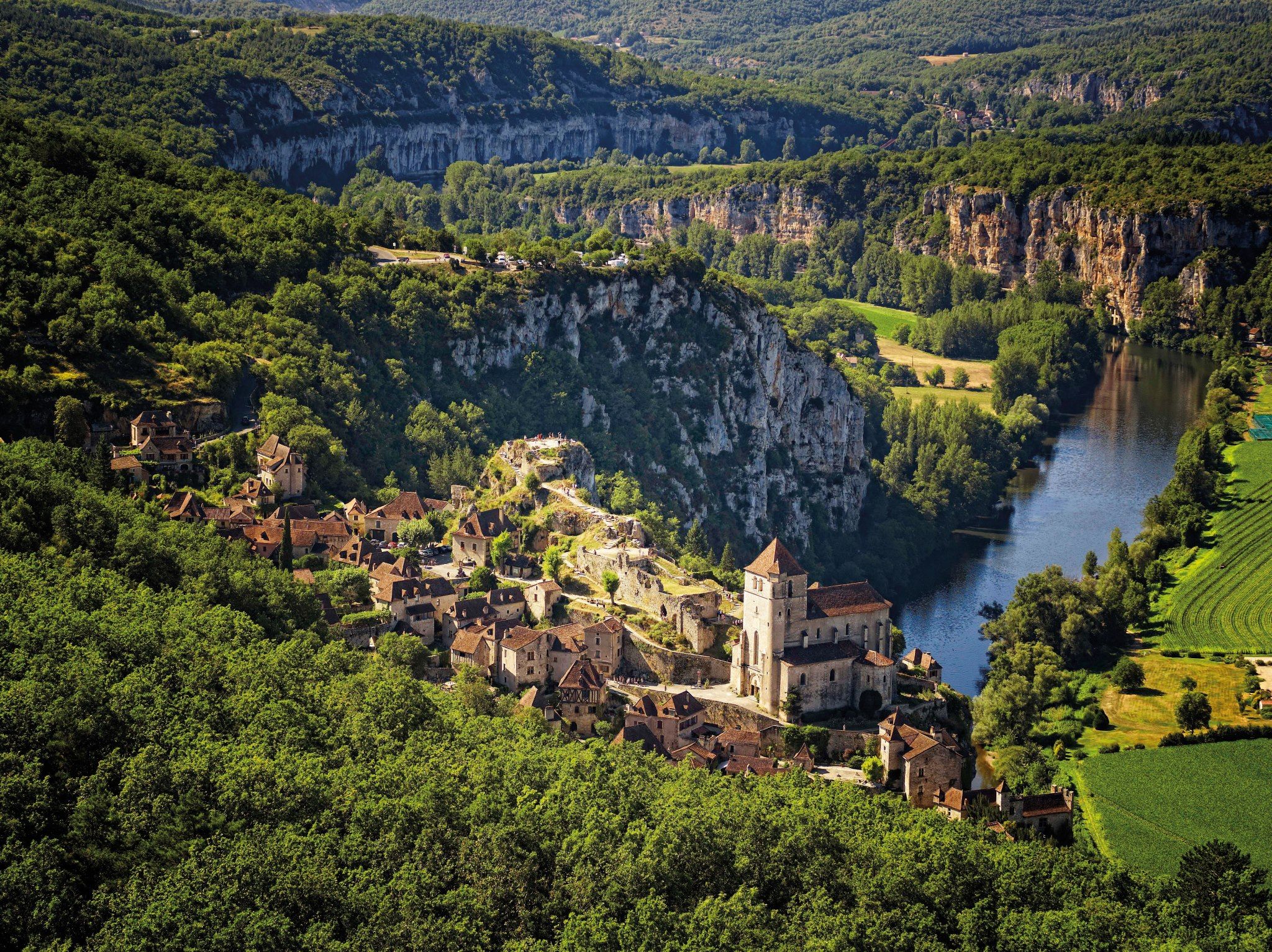 https://mdw-travel-data-us-east-1.s3.amazonaws.com/img/country/France/Saint-Cirq-Lapopie/img_01.jpg