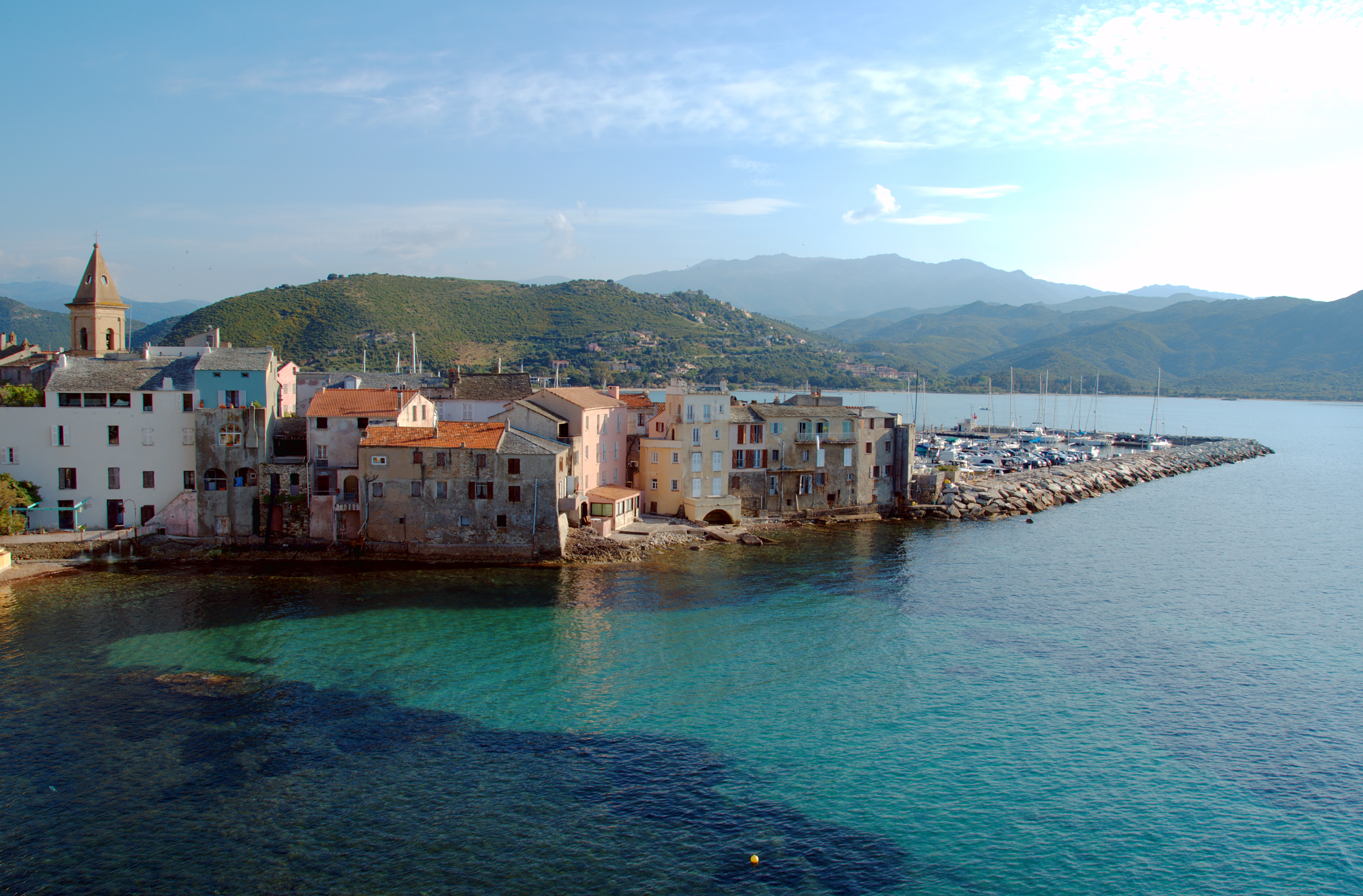 https://mdw-travel-data-us-east-1.s3.amazonaws.com/img/country/France/Saint-Florent/img_02.jpg