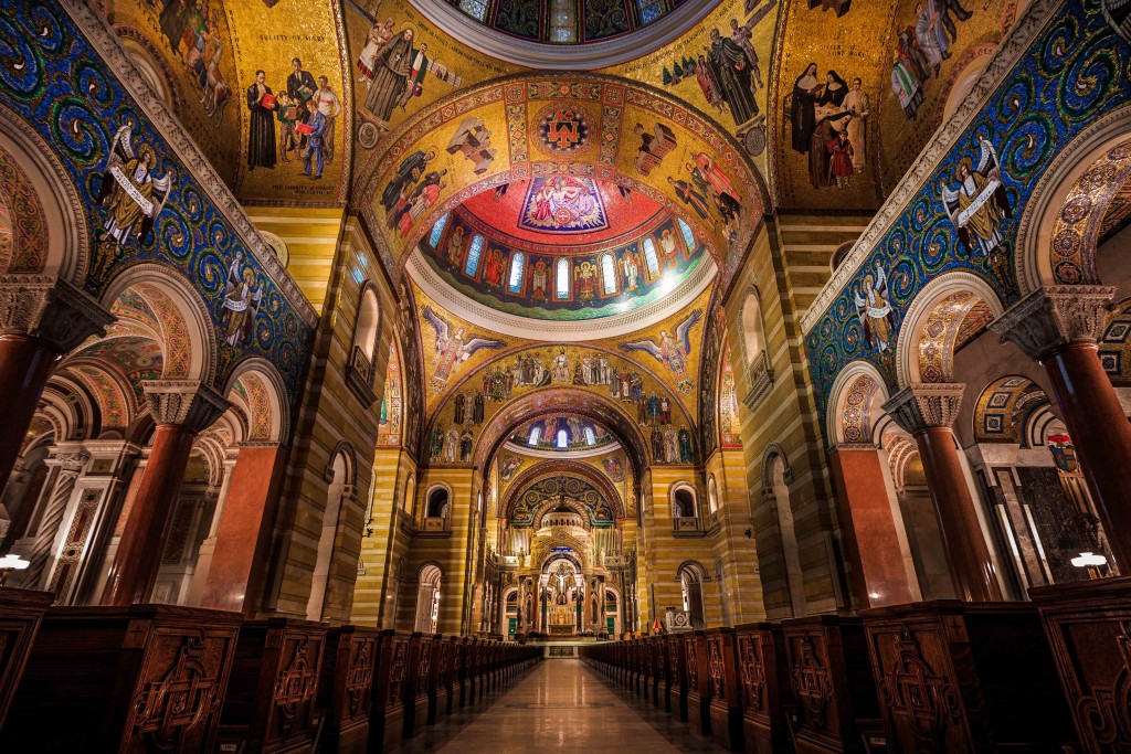 https://mdw-travel-data-us-east-1.s3.amazonaws.com/img/country/France/Saint-Louis-Church/img_01.jpg