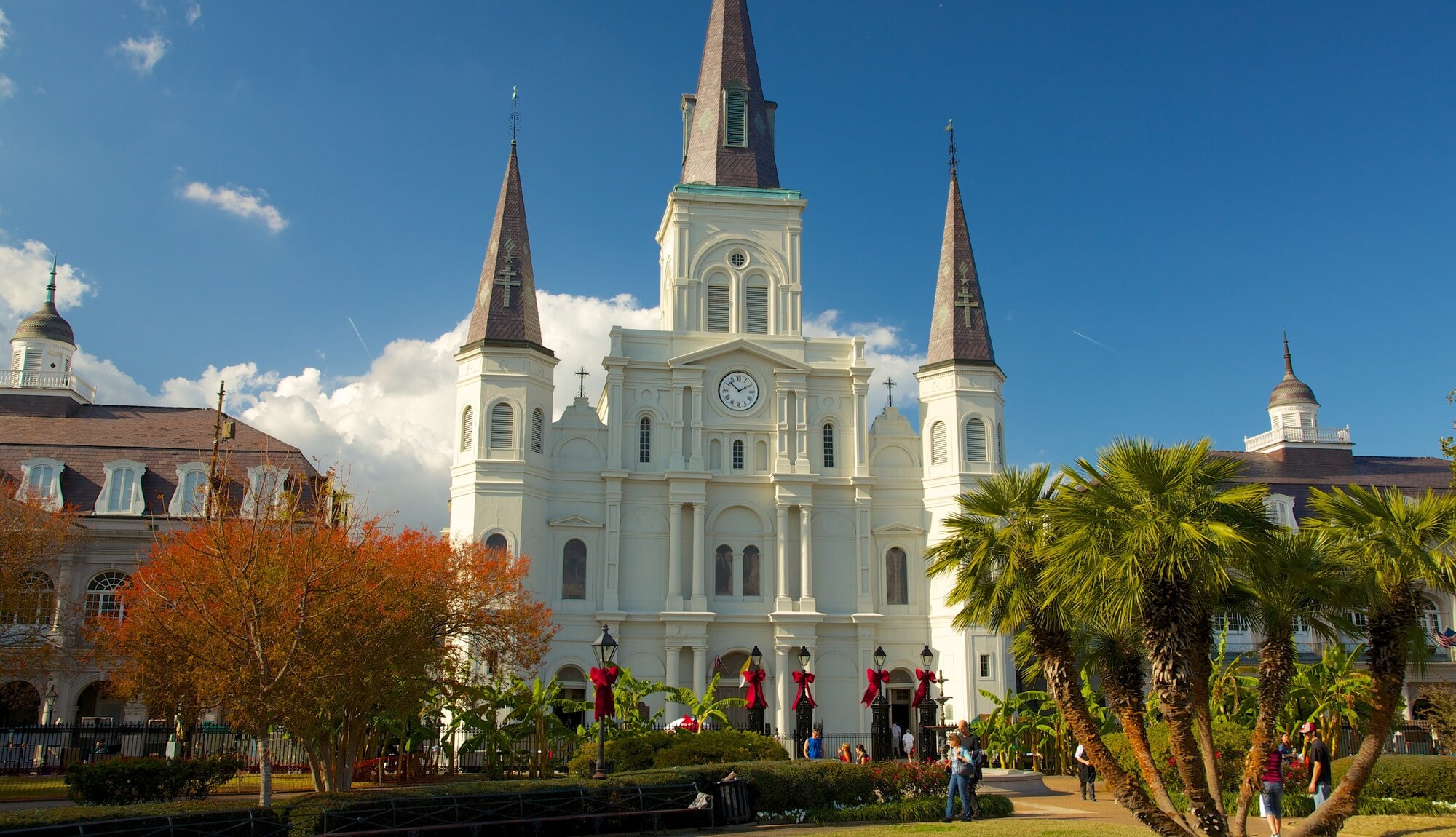 https://mdw-travel-data-us-east-1.s3.amazonaws.com/img/country/France/Saint-Louis-Church/img_02.jpg