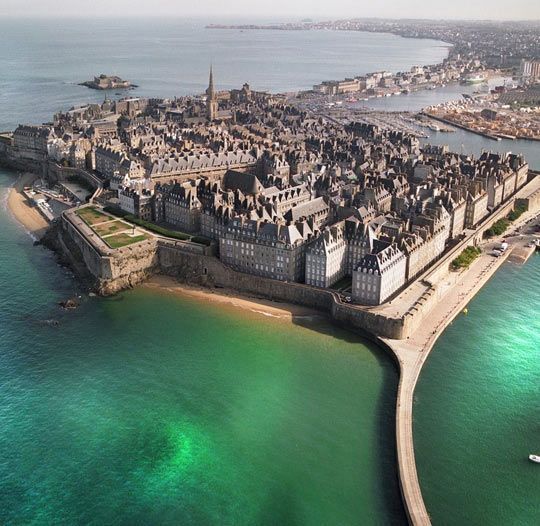 https://mdw-travel-data-us-east-1.s3.amazonaws.com/img/country/France/Saint-Malo/img_01.jpg