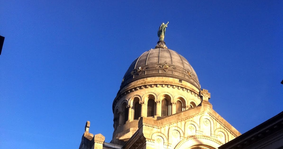 https://mdw-travel-data-us-east-1.s3.amazonaws.com/img/country/France/Saint-Martin-Basilica/img_01.jpg