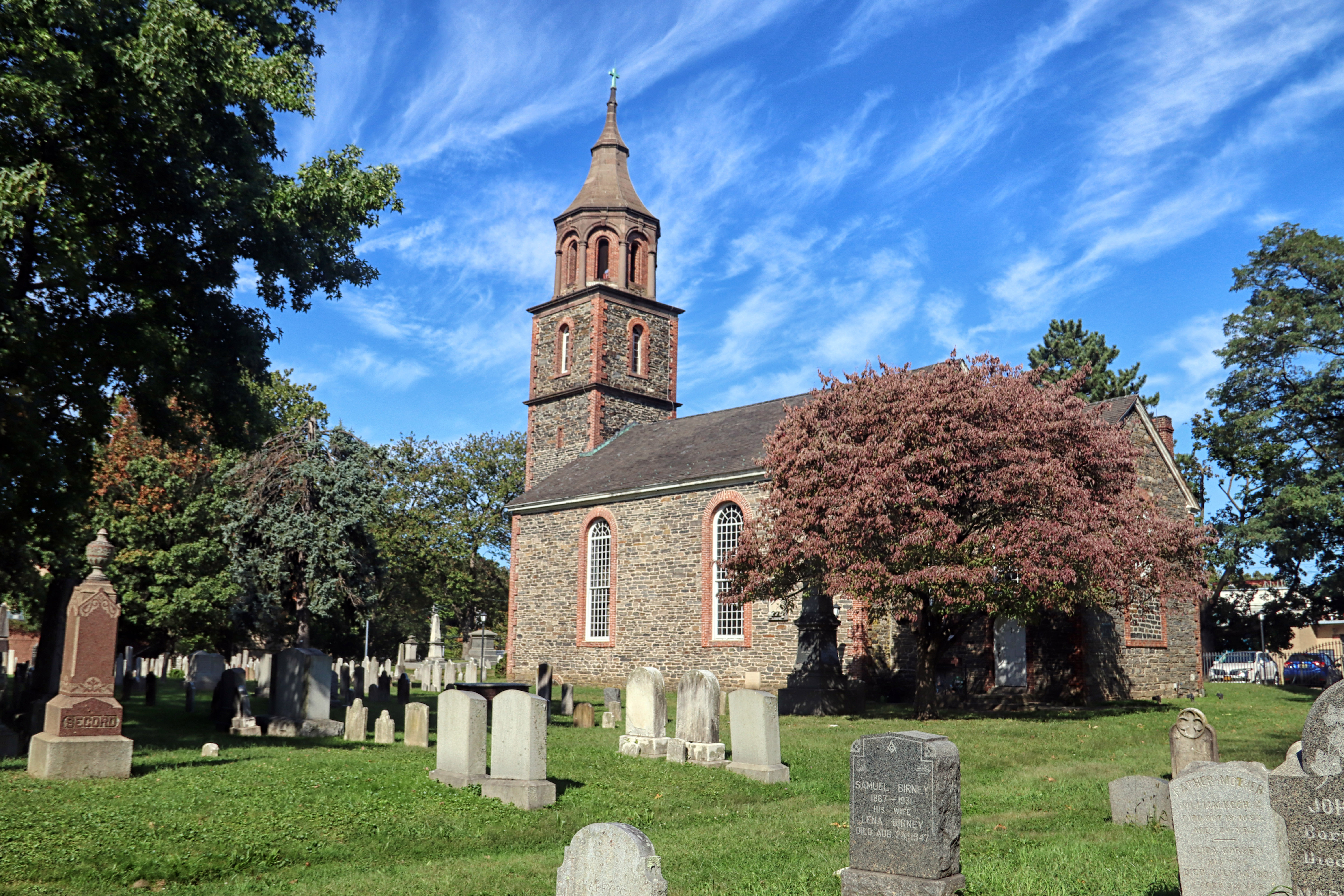 https://mdw-travel-data-us-east-1.s3.amazonaws.com/img/country/France/Saint-Pauls-Church/img_01.jpg