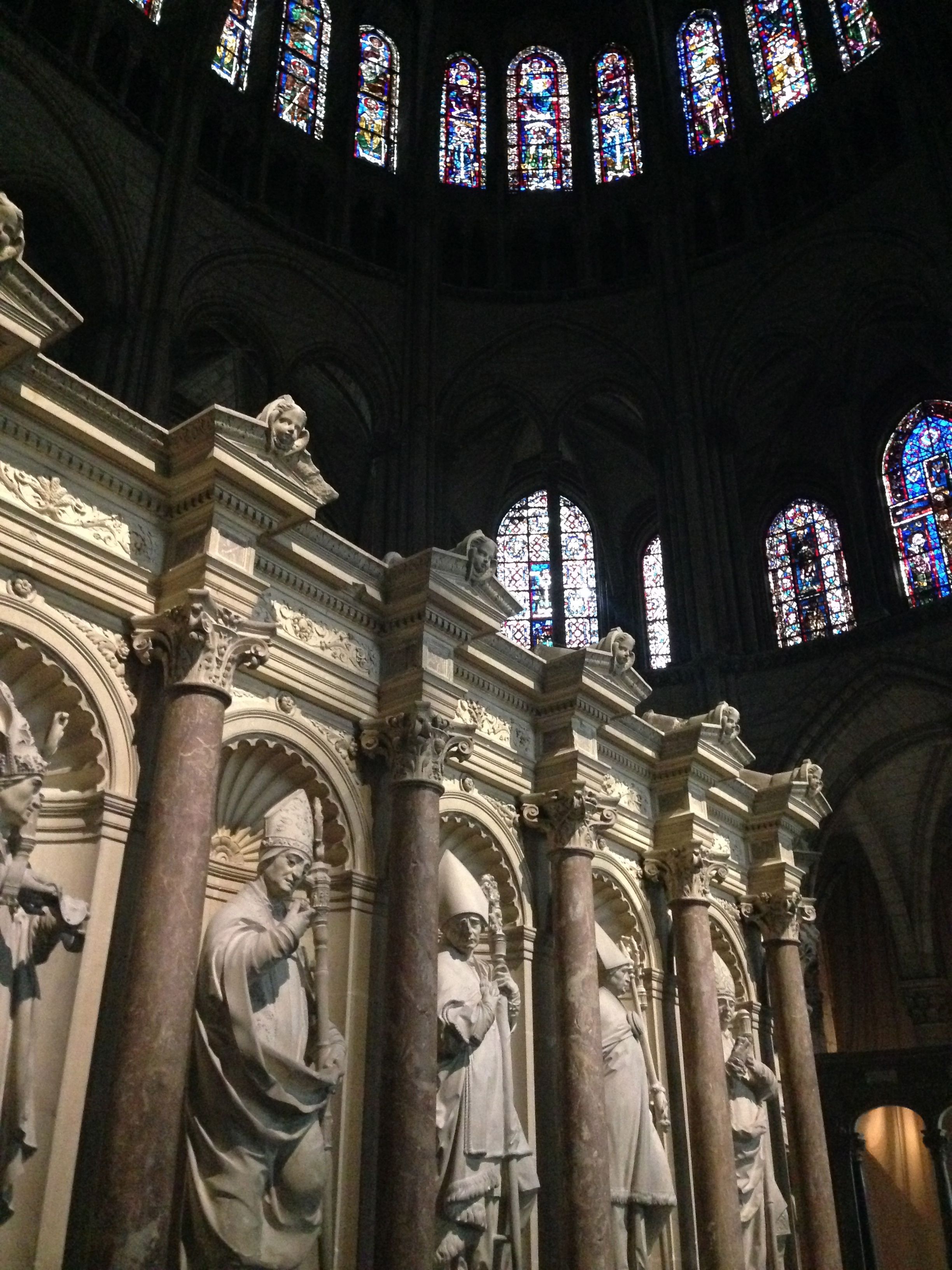 https://mdw-travel-data-us-east-1.s3.amazonaws.com/img/country/France/Saint-Remi-Basilica/img_01.jpg